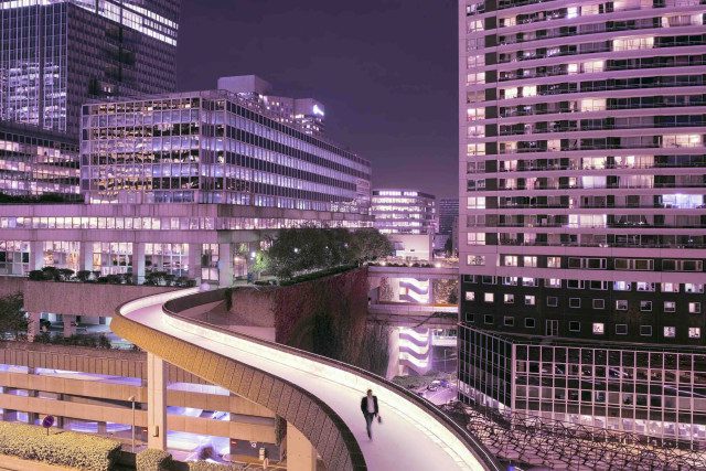 image of cityline and bridge